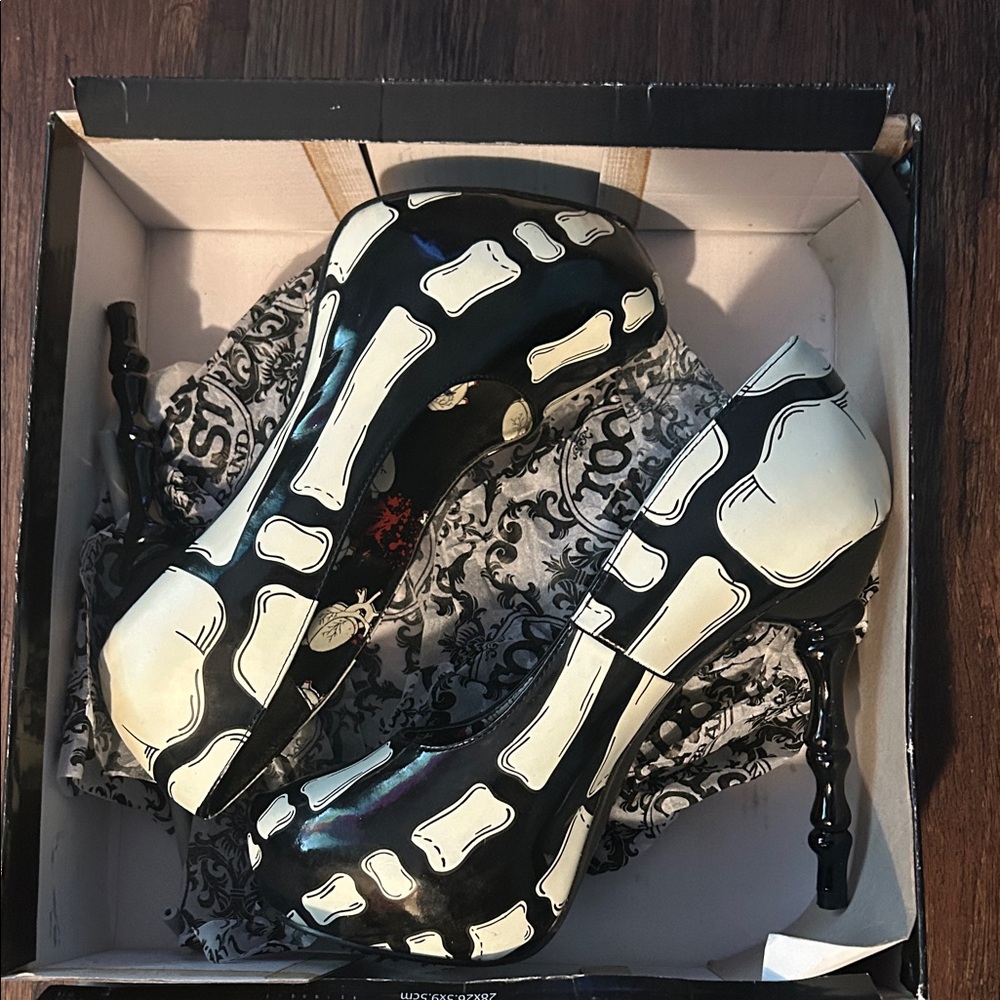 Too Fast Black and White Bone Heels